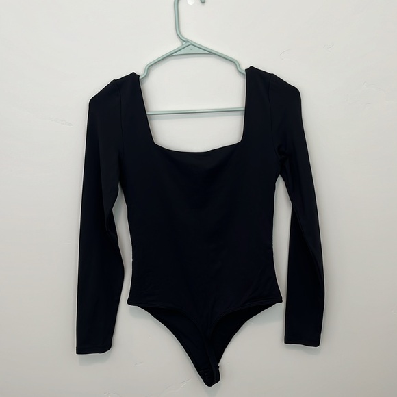 Aritzia Babaton Contour Squareneck Long Sleeve Bodysuit - Picture 8 of 13